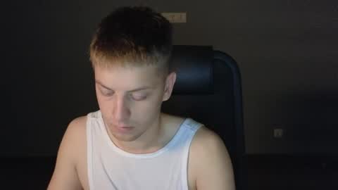 Snapshot of danila_trezzini chatting on May 17, 2026, 9:33 pm danila online show from May 17, 2026, 9:33 pm