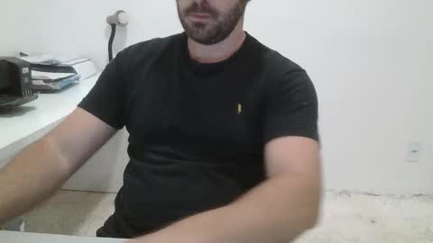 Snapshot of danioli614 chatting on November 4, 2025, 12:32 am Dani Oli online show from November 4, 2025, 12:32 am