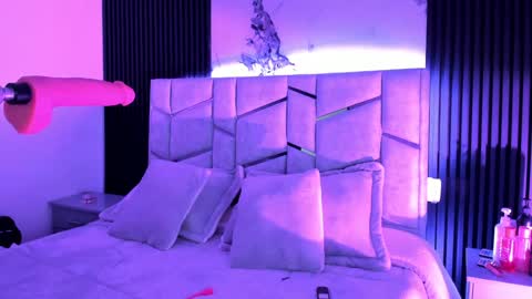 Dani Phonenix online show from December 28, 2024, 7:11 pm