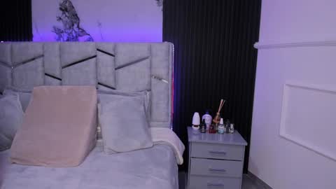 Dani Phonenix online show from February 20, 2025, 8:14 pm