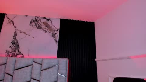 Dani Phonenix online show from November 4, 2025, 7:35 pm