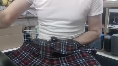 danl20012001 online show from December 5, 2025, 5:27 am