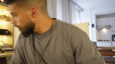 Dann saenz online show from November 10, 2025, 9:14 pm