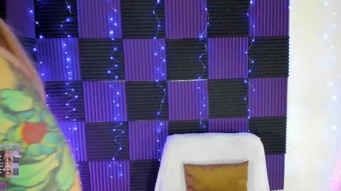 Snapshot of danna__castle chatting on May 17, 2026, 4:54 am Dannacastle online show from May 17, 2026, 4:54 am