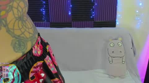 Snapshot of danna__castle chatting on July 4, 2026, 5:35 am Dannacastle online show from July 4, 2026, 5:35 am
