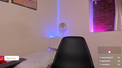 Snapshot of danna_lovs chatting on February 12, 2025, 7:24 pm Danna Lovs online show from February 12, 2025, 7:24 pm