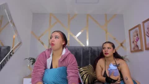 Snapshot of danna_reyess chatting on February 22, 2025, 11:57 am Danna online show from February 22, 2025, 11:57 am