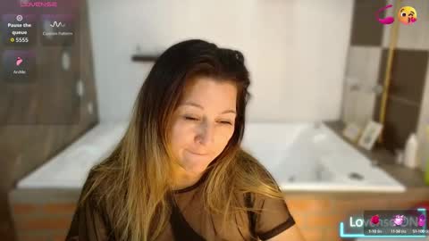 D a n n a   w e s t e r online show from September 17, 2025, 2:19 pm