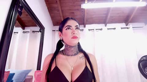 Danna Berlin  online show from February 4, 2025, 7:22 pm