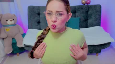 Snapshot of dannacouper_ chatting on April 16, 2026, 10:49 am Danna online show from April 16, 2026, 10:49 am