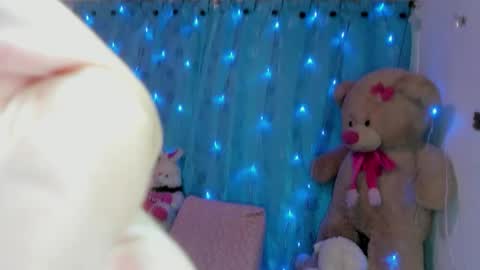 Danna Sofia jeins online show from November 19, 2025, 2:50 pm