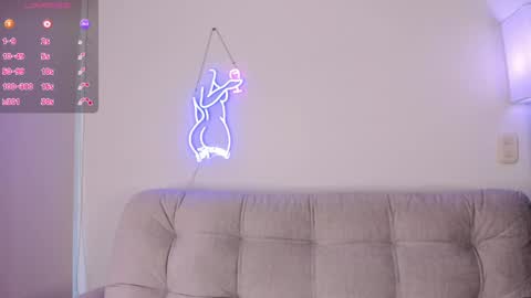 Snapshot of dannate1 chatting on December 17, 2024, 10:11 pm danna  online show from December 17, 2024, 10:11 pm