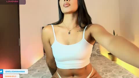 Danna Wells online show from October 10, 2025, 6:51 pm