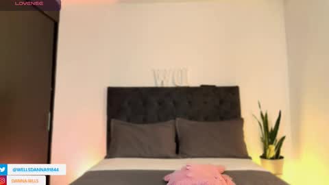 Danna Wells online show from October 15, 2025, 10:15 am