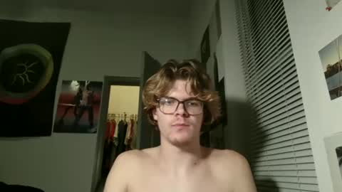 Snapshot of dannybush chatting on November 7, 2025, 2:11 am dannybush online show from November 7, 2025, 2:11 am