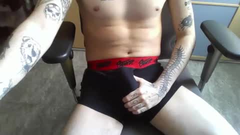 Snapshot of dannylbnz chatting on May 19, 2026, 1:39 pm Danny L. online show from May 19, 2026, 1:39 pm