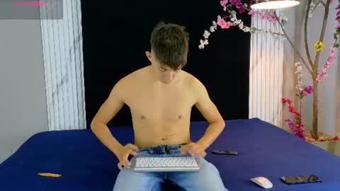 Snapshot of danteandviolete_cr chatting on July 25, 2026, 11:19 am DANTEVIOLETE online show from July 25, 2026, 11:19 am