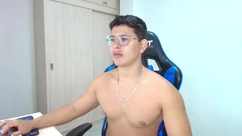 Snapshot of dantraxx chatting on December 13, 2024, 4:27 pm Dantraxx online show from December 13, 2024, 4:27 pm