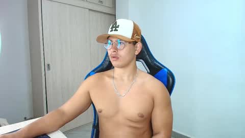 Snapshot of dantraxx chatting on December 22, 2024, 5:32 pm Dantraxx online show from December 22, 2024, 5:32 pm