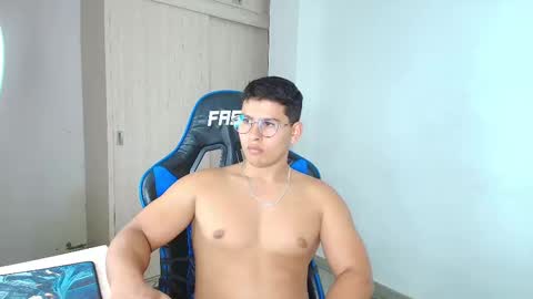 Snapshot of dantraxx chatting on January 22, 2025, 12:06 am Dantraxx online show from January 22, 2025, 12:06 am