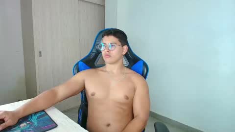 Snapshot of dantraxx chatting on January 22, 2025, 8:38 pm Dantraxx online show from January 22, 2025, 8:38 pm