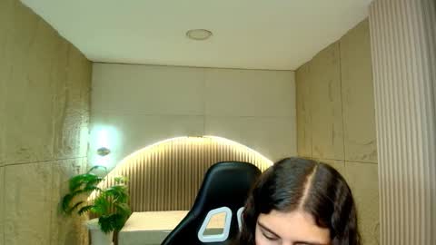 Snapshot of dany_r_ chatting on March 17, 2026, 1:36 pm Dany online show from March 17, 2026, 1:36 pm