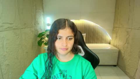 Snapshot of dany_r_ chatting on April 6, 2026, 12:39 pm Dany online show from April 6, 2026, 12:39 pm