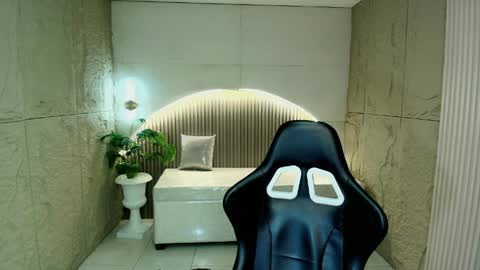 Snapshot of dany_r_ chatting on April 7, 2026, 2:28 pm Dany online show from April 7, 2026, 2:28 pm