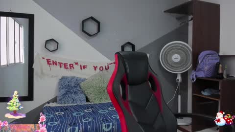 Snapshot of dany_rivera chatting on December 17, 2024, 12:00 pm Dany Rivera online show from December 17, 2024, 12:00 pm