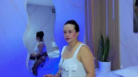 Snapshot of daphne81_ chatting on September 23, 2025, 2:25 am Daphne online show from September 23, 2025, 2:25 am