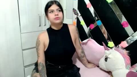 daphne877046 online show from October 15, 2025, 4:51 pm