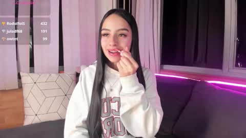 daphne_chers online show from February 13, 2026, 10:33 am