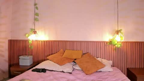 Daphne online show from April 11, 2026, 7:45 am