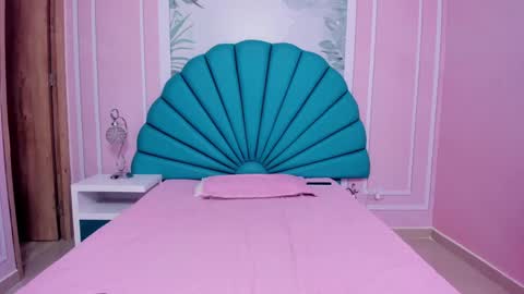 Daphne  online show from January 12, 2025, 11:28 am