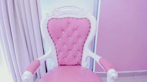 Daphne  online show from January 12, 2025, 3:03 pm