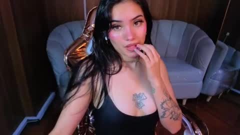Snapshot of daphne_nicole_b chatting on April 15, 2026, 1:18 pm daphne_nicole_b online show from April 15, 2026, 1:18 pm