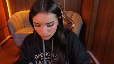 daphne_nicole_b online show from May 15, 2026, 12:56 pm