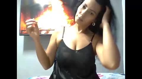 Snapshot of daphnerosses chatting on October 16, 2025, 2:40 pm daphnerosses online show from October 16, 2025, 2:40 pm