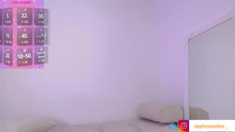 Snapshot of daphnewalker__ chatting on October 24, 2025, 11:17 am Daphne online show from October 24, 2025, 11:17 am