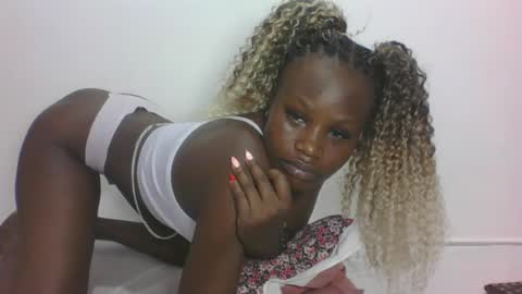 Snapshot of darberry21 chatting on July 11, 2026, 5:43 am ESTHER online show from July 11, 2026, 5:43 am