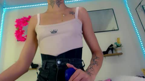 Snapshot of darianna_atehortua chatting on April 18, 2026, 10:43 pm Dary online show from April 18, 2026, 10:43 pm