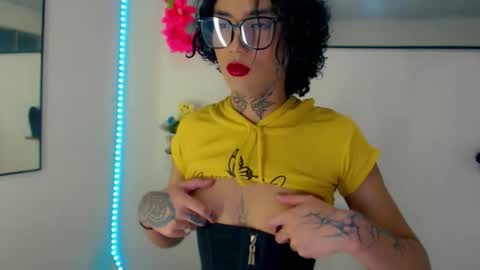 Snapshot of darianna_atehortua chatting on April 24, 2026, 10:01 pm Dary online show from April 24, 2026, 10:01 pm