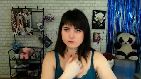 Snapshot of darina_m_ chatting on February 12, 2025, 8:49 am Darina online show from February 12, 2025, 8:49 am