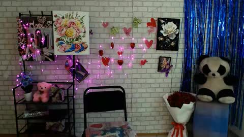 Snapshot of darina_m_ chatting on February 19, 2025, 12:00 pm Darina online show from February 19, 2025, 12:00 pm