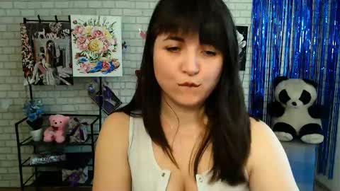 Snapshot of darina_m_ chatting on February 21, 2025, 11:55 am Darina online show from February 21, 2025, 11:55 am