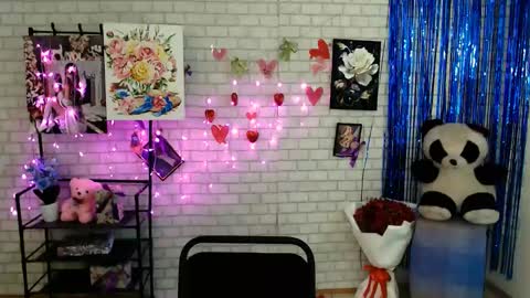 Snapshot of darina_m_ chatting on February 27, 2025, 9:32 am Darina online show from February 27, 2025, 9:32 am