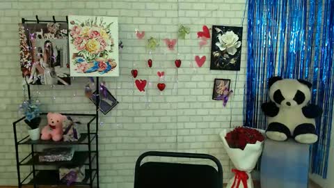 Snapshot of darina_m_ chatting on March 4, 2025, 8:35 am Darina online show from March 4, 2025, 8:35 am