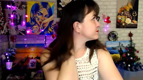 Snapshot of darina_m_ chatting on December 21, 2025, 6:53 am Darina online show from December 21, 2025, 6:53 am