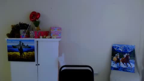 Snapshot of darina_m_ chatting on February 19, 2026, 7:04 am Darina online show from February 19, 2026, 7:04 am