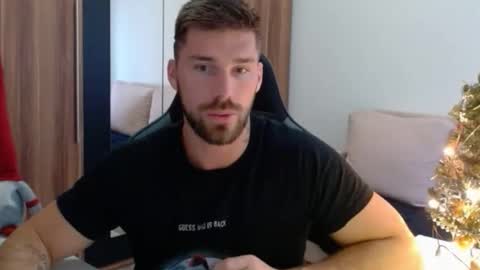 darius_94 online show from December 20, 2025, 1:29 pm